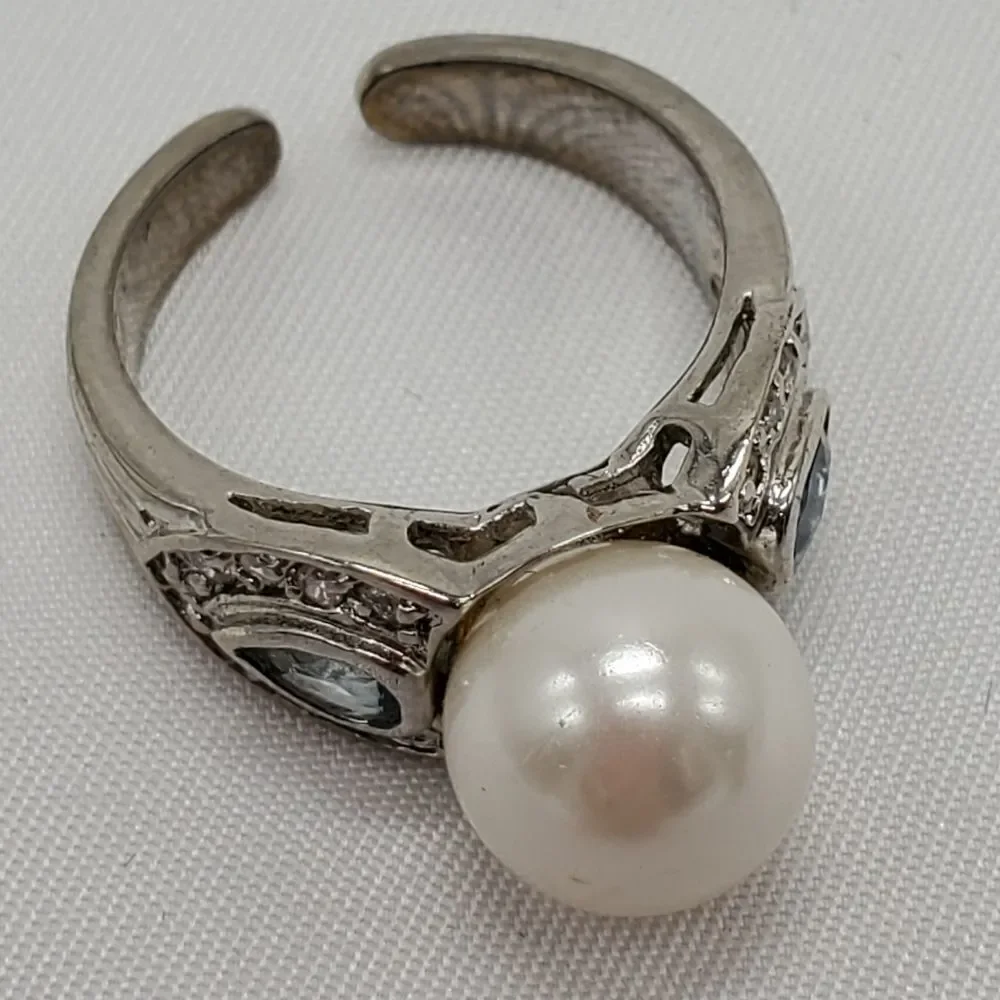 💜Premier Faux Pearl Ring Adjustable Size 7